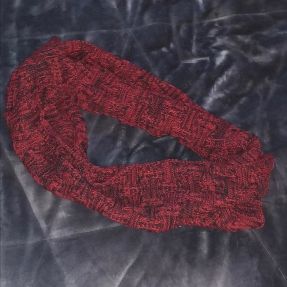 Infinity maroon scarf